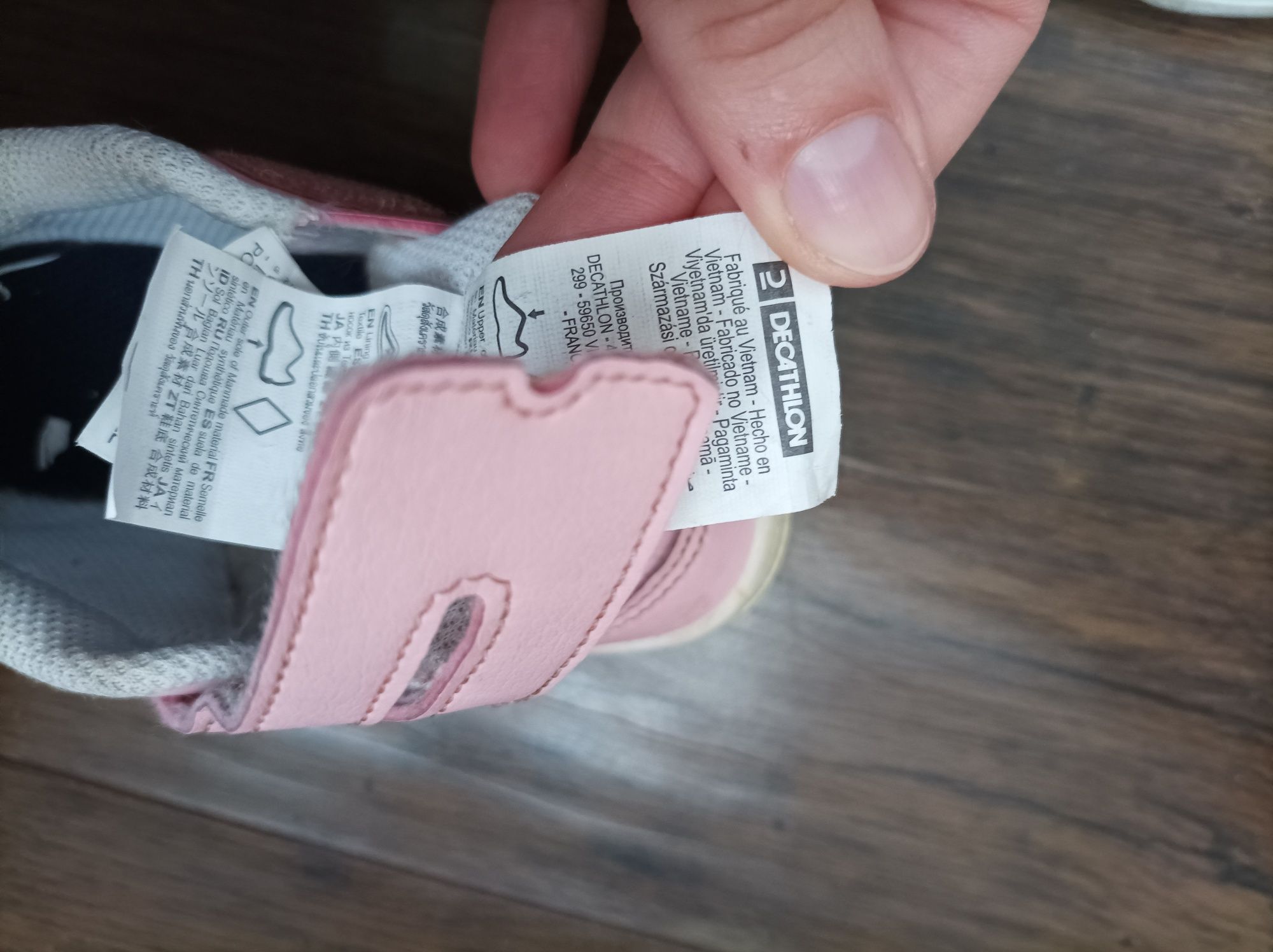 Różowe adidaski dziecięce Decathlon rozmiar 22 pudrowy róż