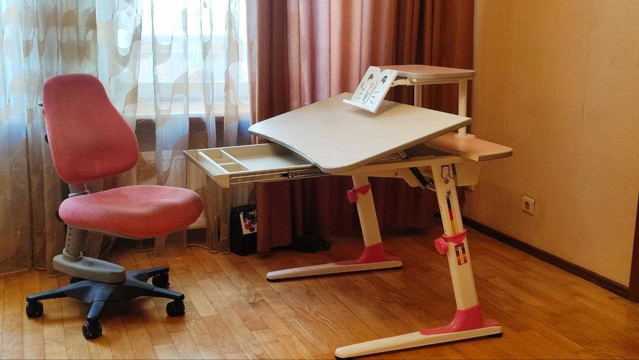 Детский школьный стол и стул