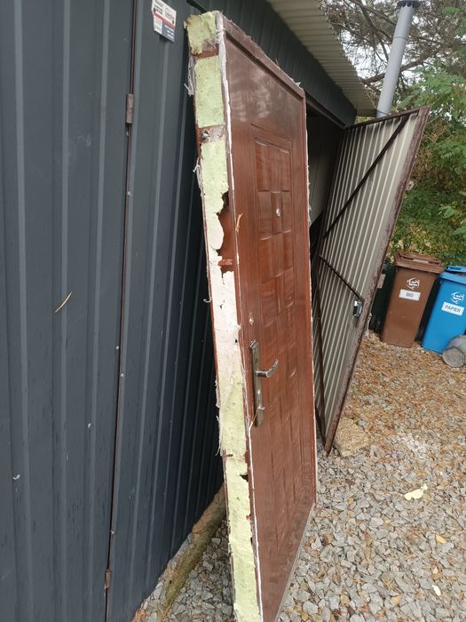 Drzwi zewnętrzne z demontażu 80 prawe