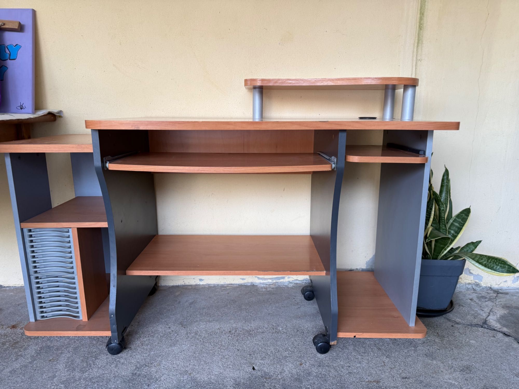 Secretaria madeira