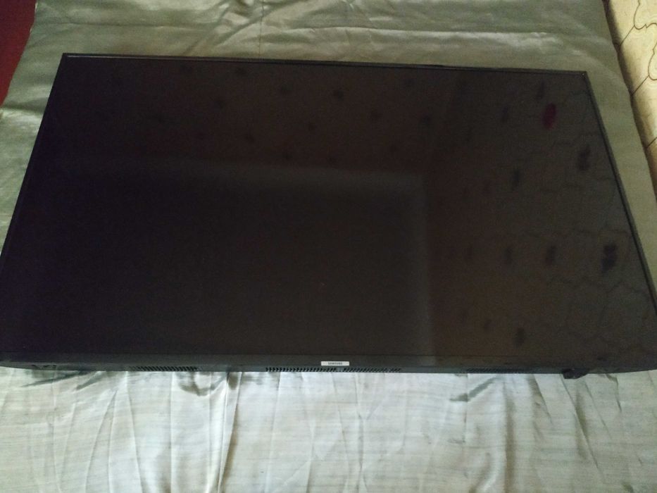 Продам LED 50 Smart TV Samsung UE50NU7002U