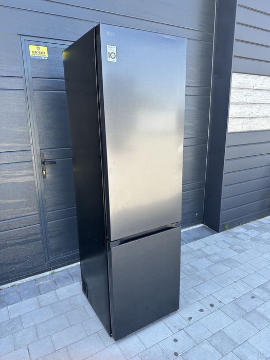Холодильник LG 2m/2024 рік