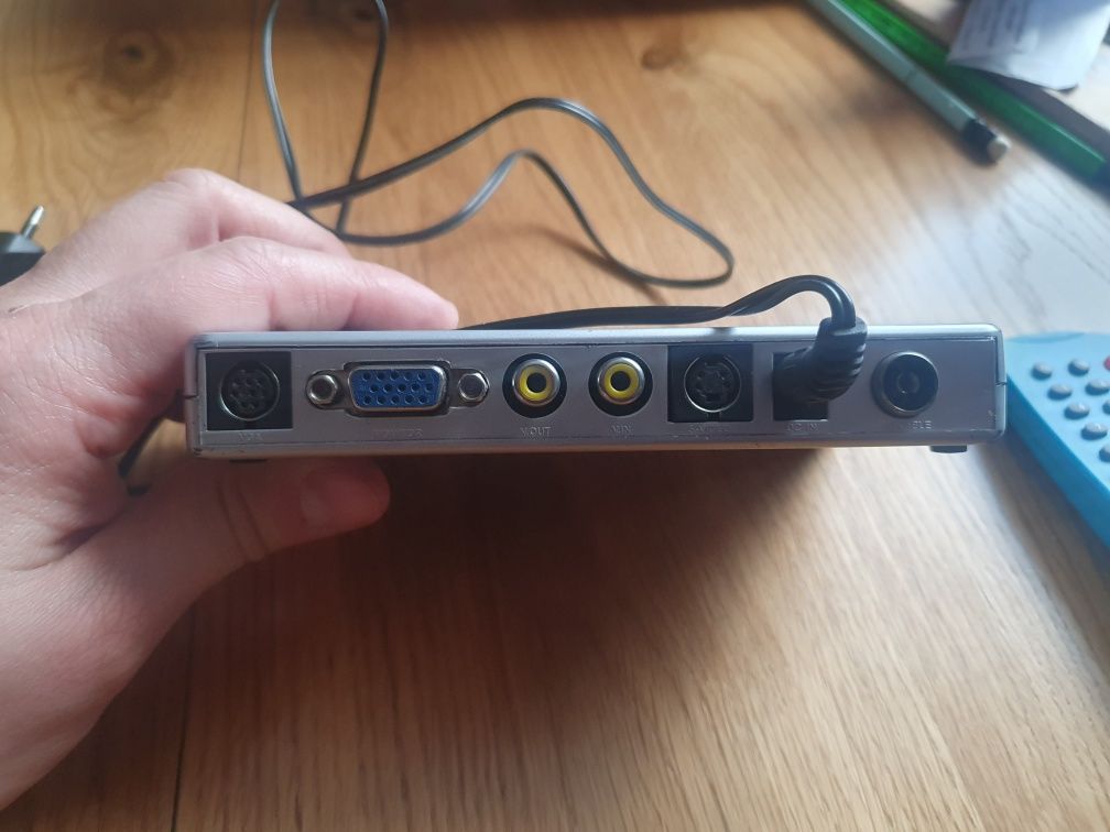 Zewnętrzny tuner TV do monitorów LCD/CRT telewizja w monitorze ;)