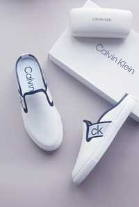 Белые слипоны бренд Calvin Klein размер 7.