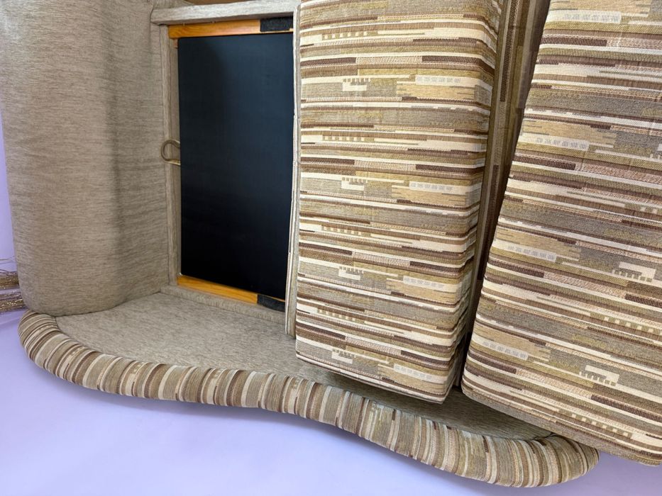 Розкладний диван-ліжко б/у, зручний для сну”