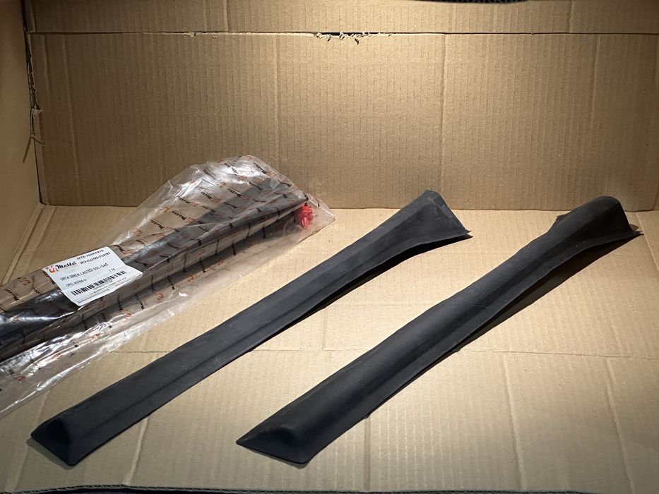 Опель Астра Н Opel Astra H уплотнитель стойки Ущільнювач дверний L R