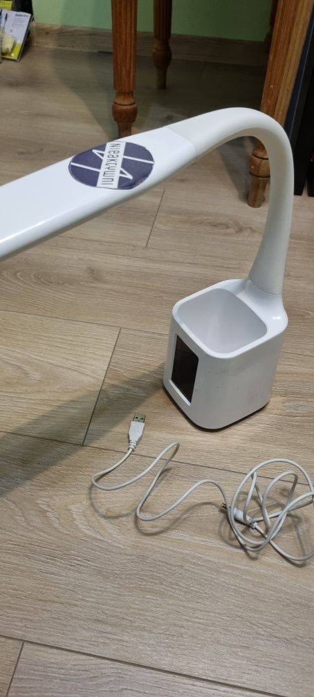 Lampka led na biurku z regulacją natężenia dotykowo