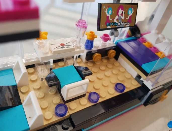 Camião da Tour da Livi - Lego Friends