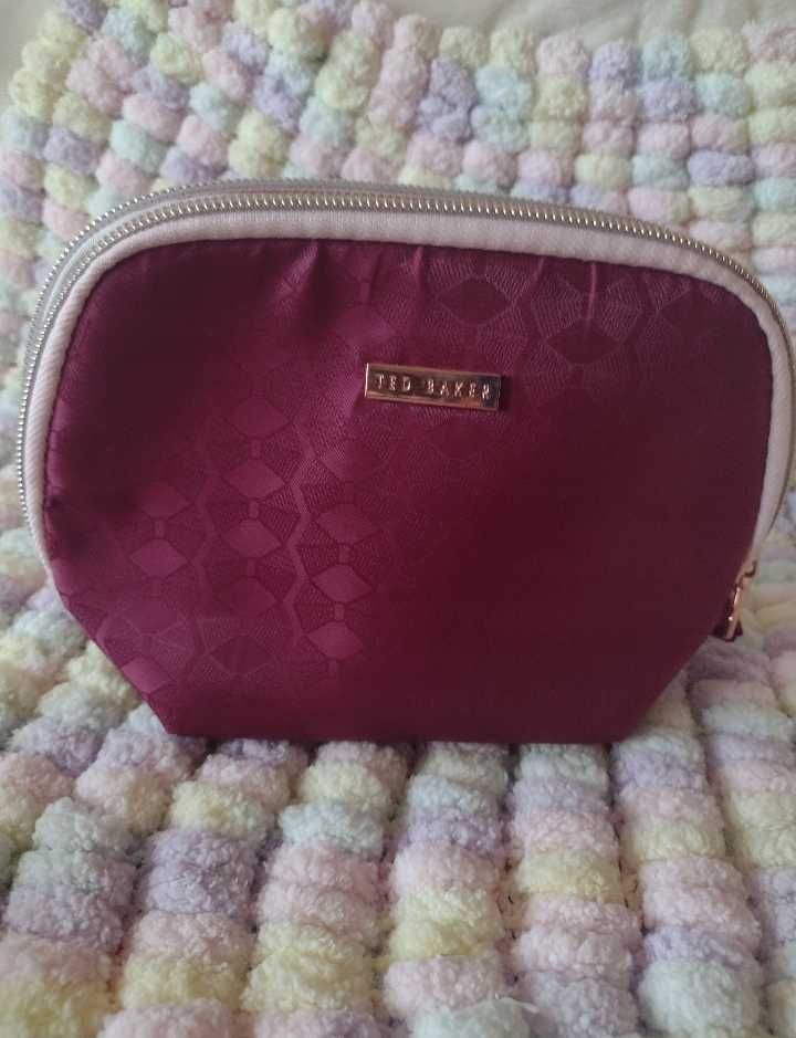Ted Baker/ Ekskluzywna kosmetyczka z Londynu, saszetka