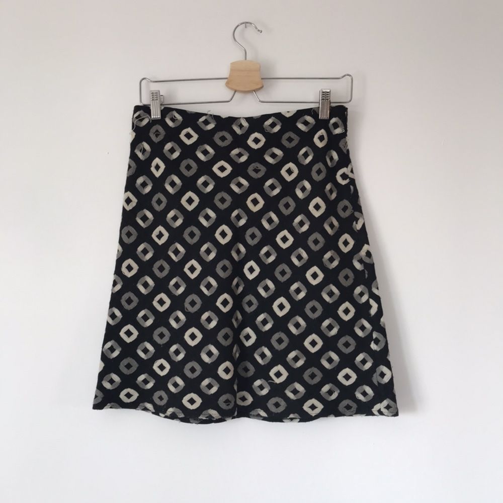 krótka mini spódnica spódniczka czarna grubszy materiał rozmiar 36/S
