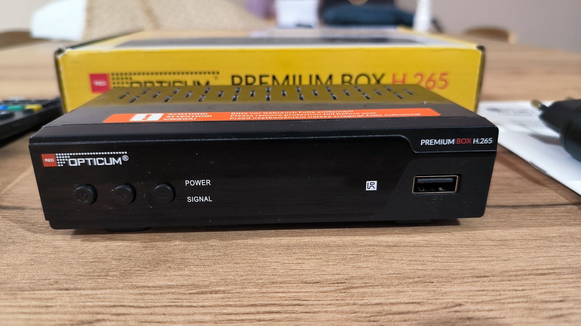Dekoder Tuner DVB-T2/C Full HD 1080p H.265 OPTICUM, pilot samouczączy