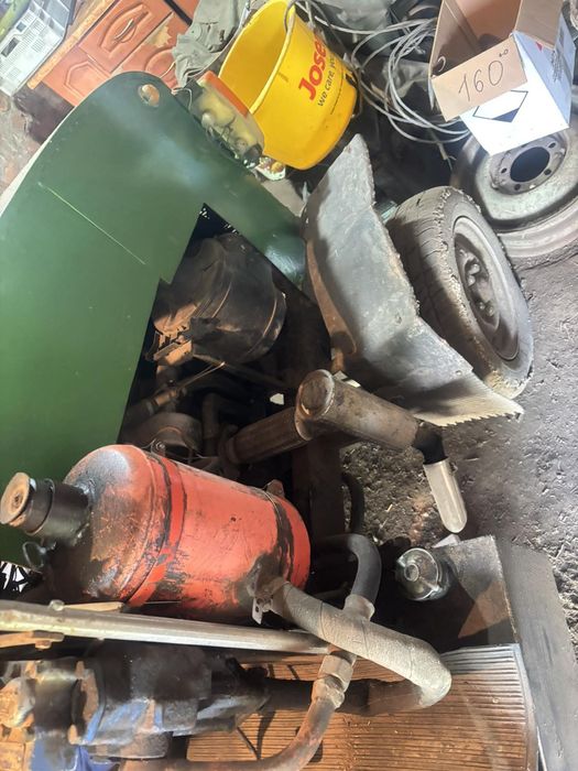 Саморобний трактор з документами