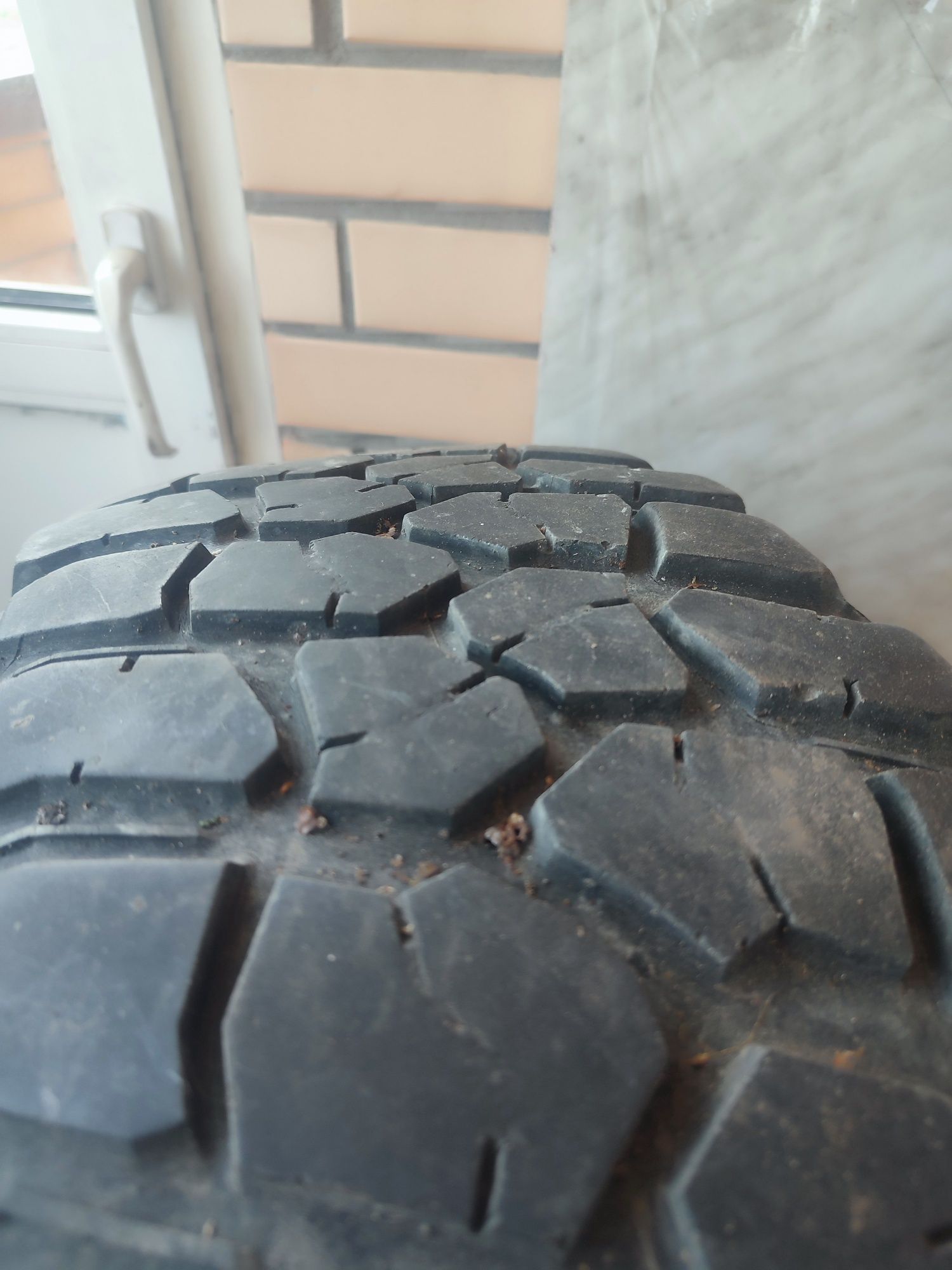 Продам шини 4шт bf Goodrich km2