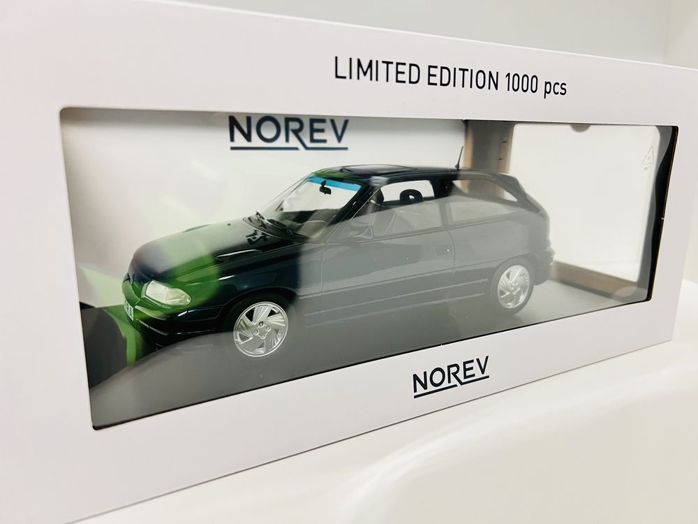 OPEL Astra GSI skala 1:18 Norev kolor granatowy