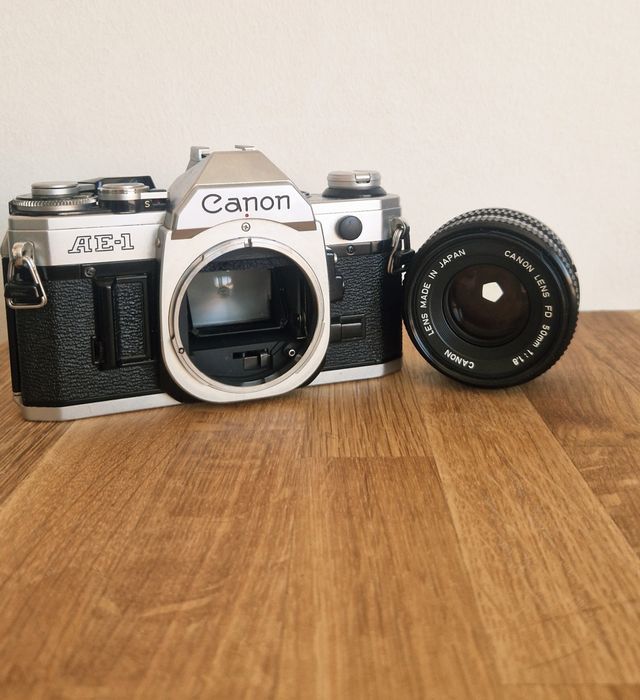 Canon AE 1 + Canon 50mm 1.8