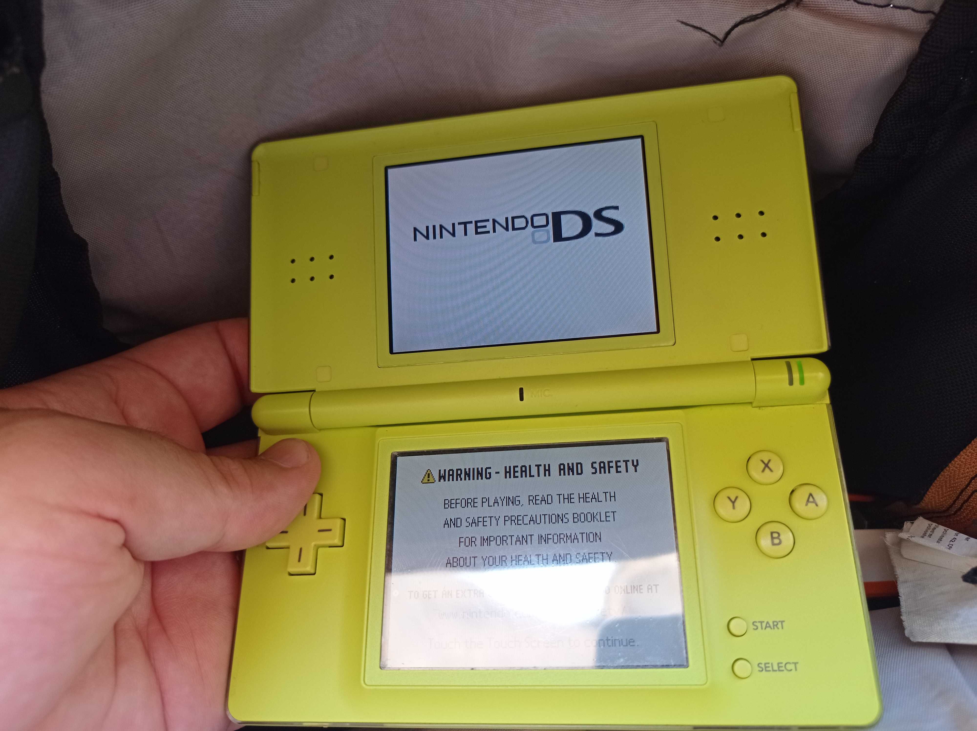 Nintendo DS LITE verde + carregador + extras