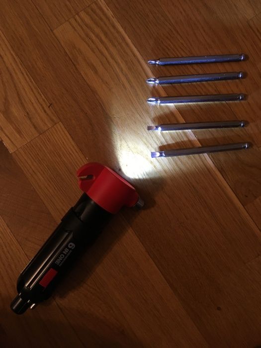 Screwdrivers wielofunkcyjne urządzenie - młotek, śrubokręt, latarka