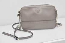 Listonoszka GUESS