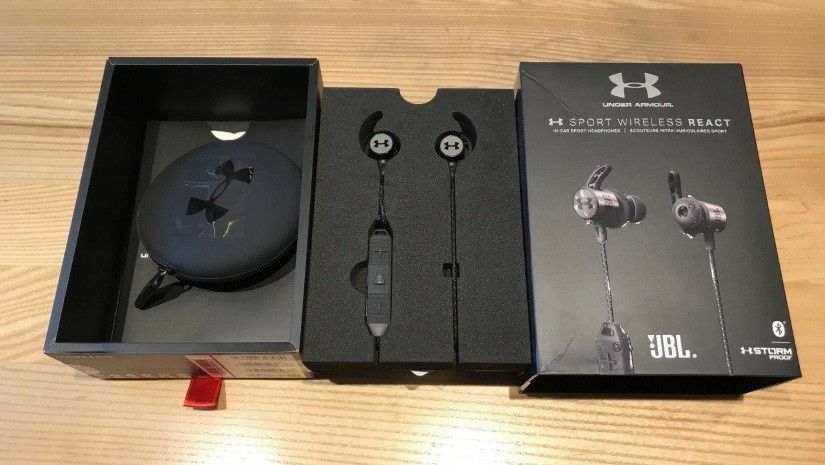 Продам бездротові навушники jbl under armour sport wireless react