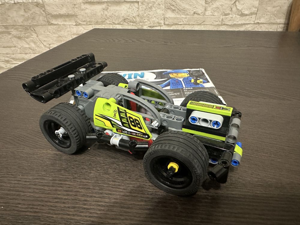 Lego technic 42072 wyścigówka