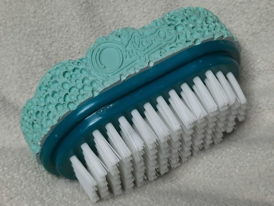 ORIFLAME Pumeks + szczoteczka 2w1