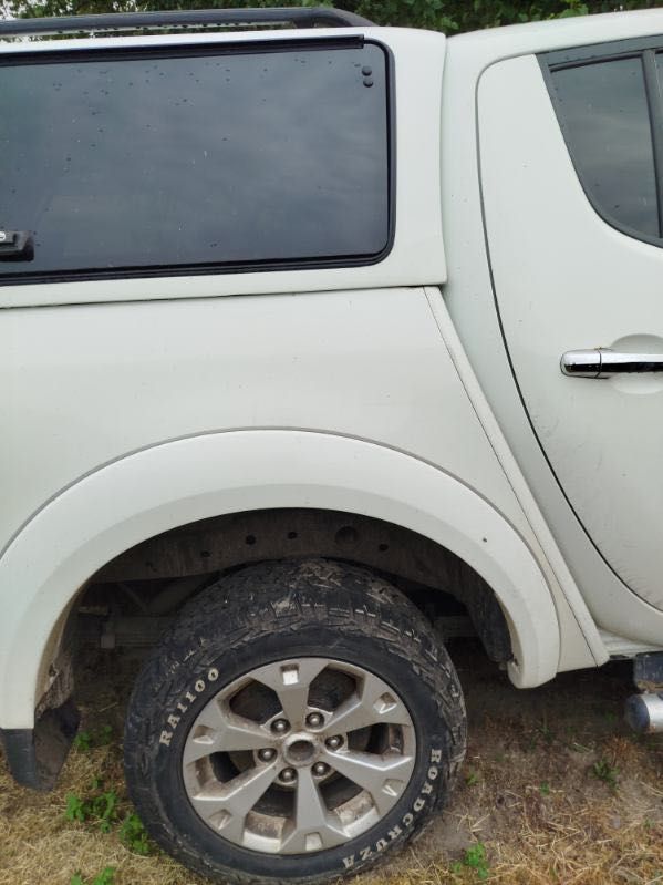 Mitsubishi L200 uszkodzone