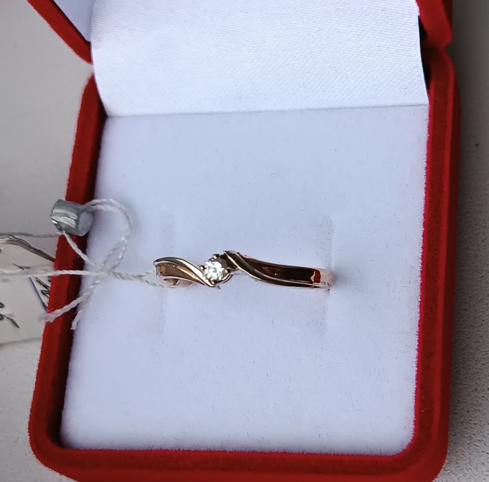 НОВА Каблучка золота 585 з діамантом 18,5розмір