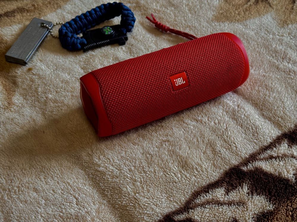 JBL Flip 5 потужна портативна колонка для дому