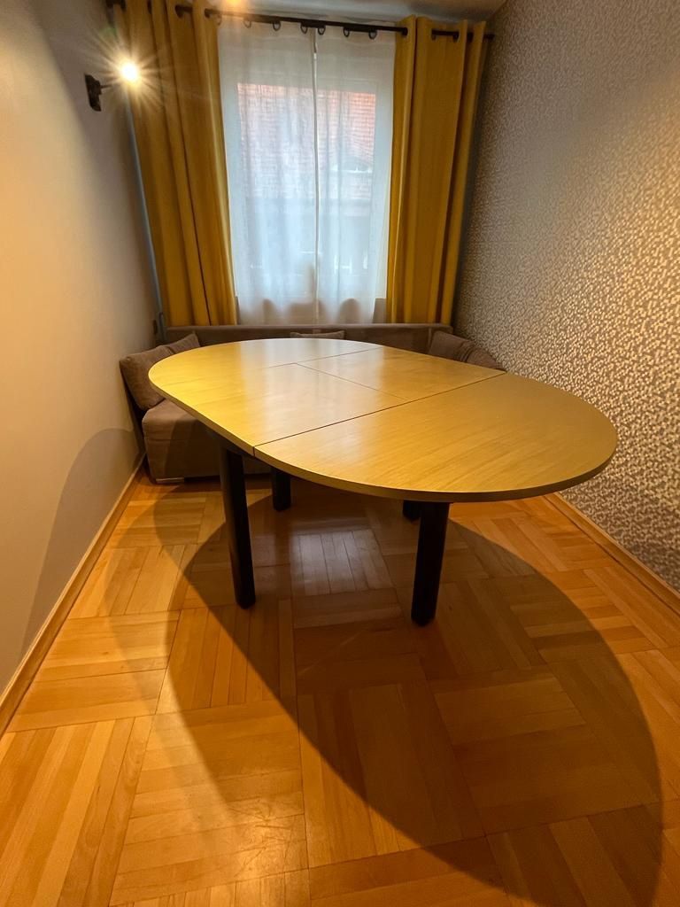 Stół + 5 krzeseł Thonet po renowacji.