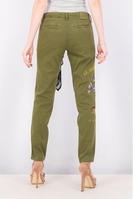 Guess spodnie materialowe chinos chinosy z haftem haftowane khaki s 36