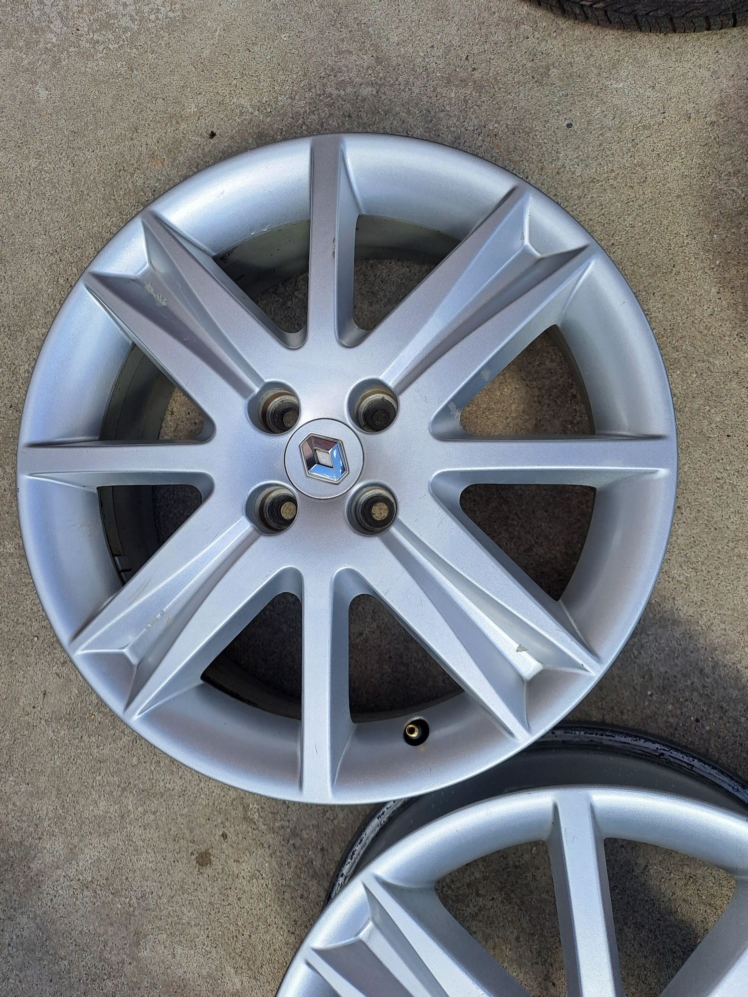4szt Felgi Aluminiowe Renault 17cali 4x100 Komplet