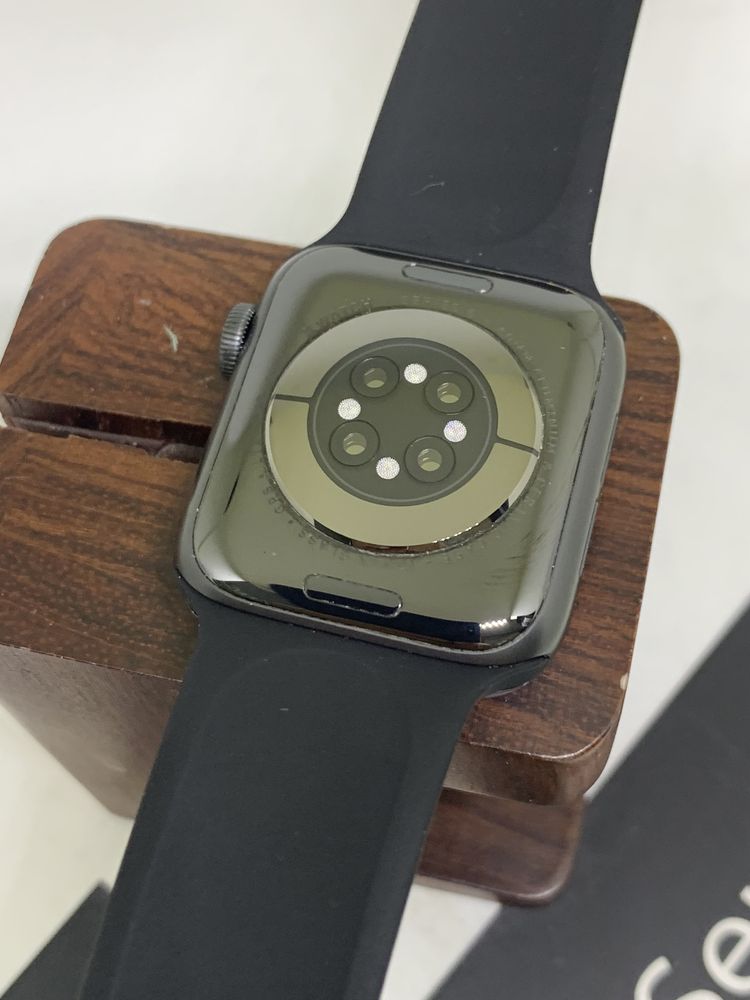 Оригінальні   Apple  Watch series 6 40  mm space gray