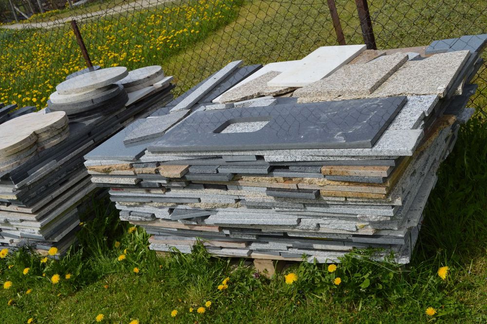 Ścinki płyt granitowych , płyty. 3cm 2cm różne wielkości i kolory