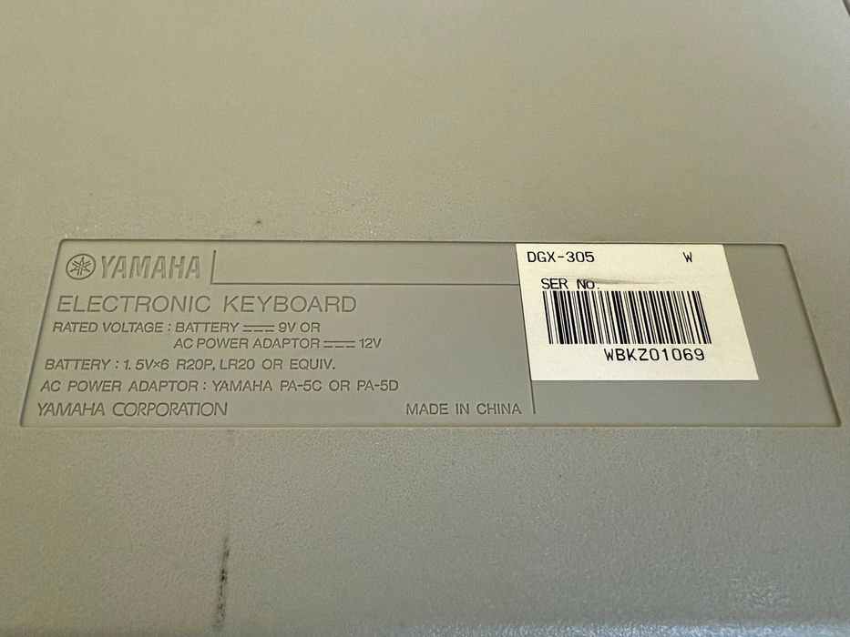 YAMAHA Keyboard Portable Grand DGX-305 pianino cyfrowe, 1 właściciel
