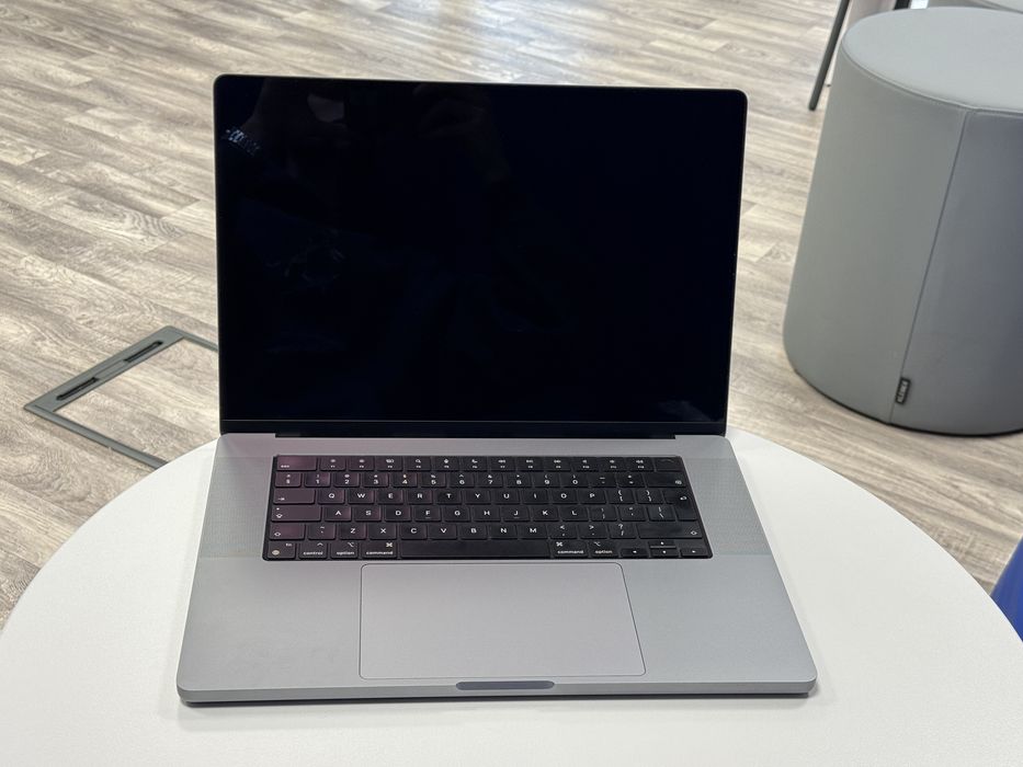 MacBook Pro 16", M2 Pro, SSD 1TB, 16 GB RAM 2023