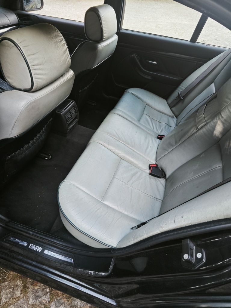 BMW E39 523i sedan