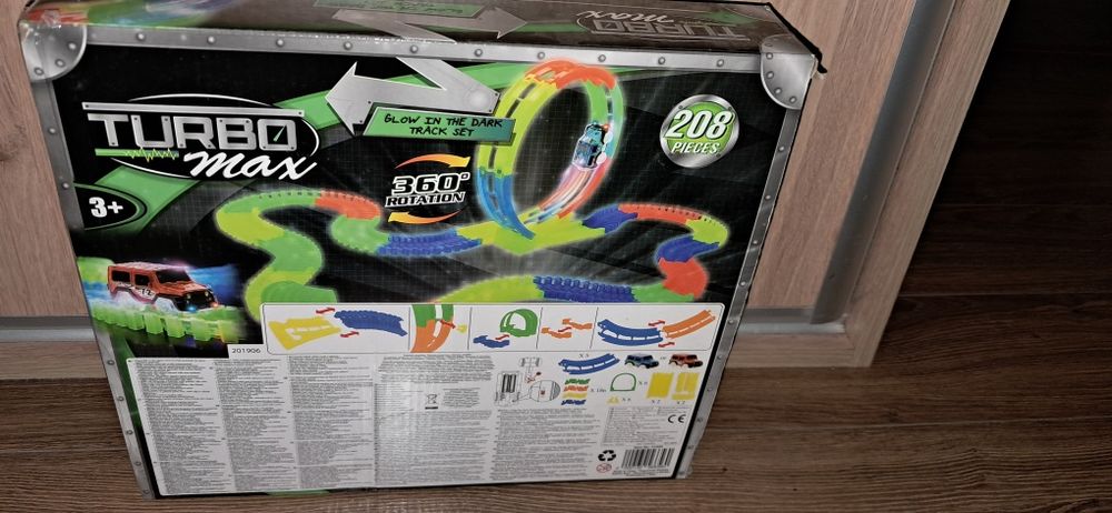 Tor samochodowy świecący