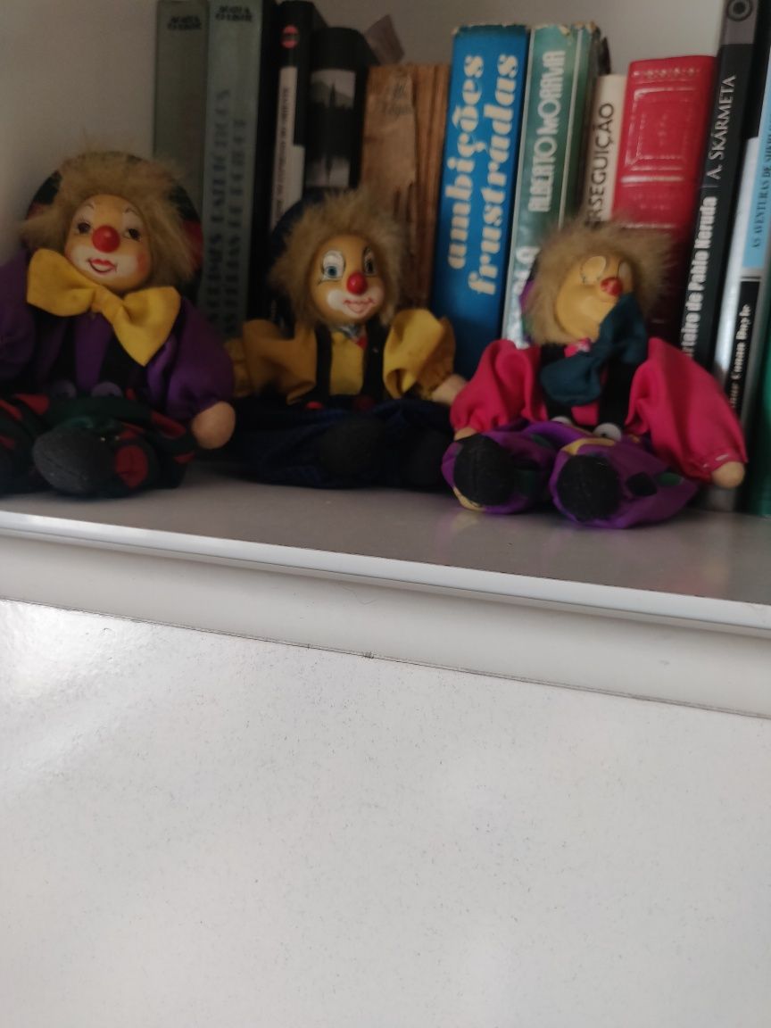 Bonecas em loiça e tecido