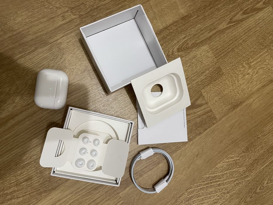 Продам не працюючі аерподс про з коробкою