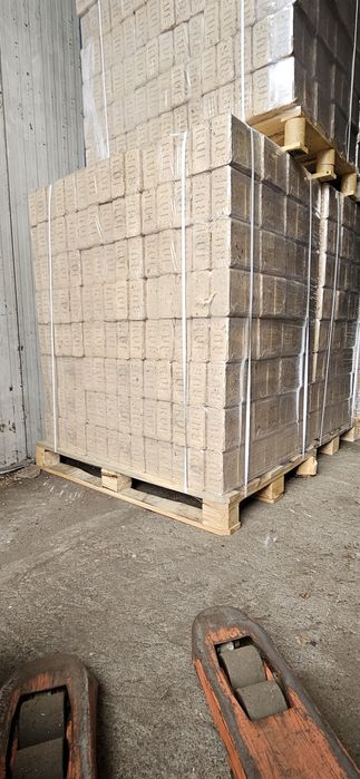 Brykiet drzewny liściasty 70/30 iglasty lepszy  drewno kominkowe torf