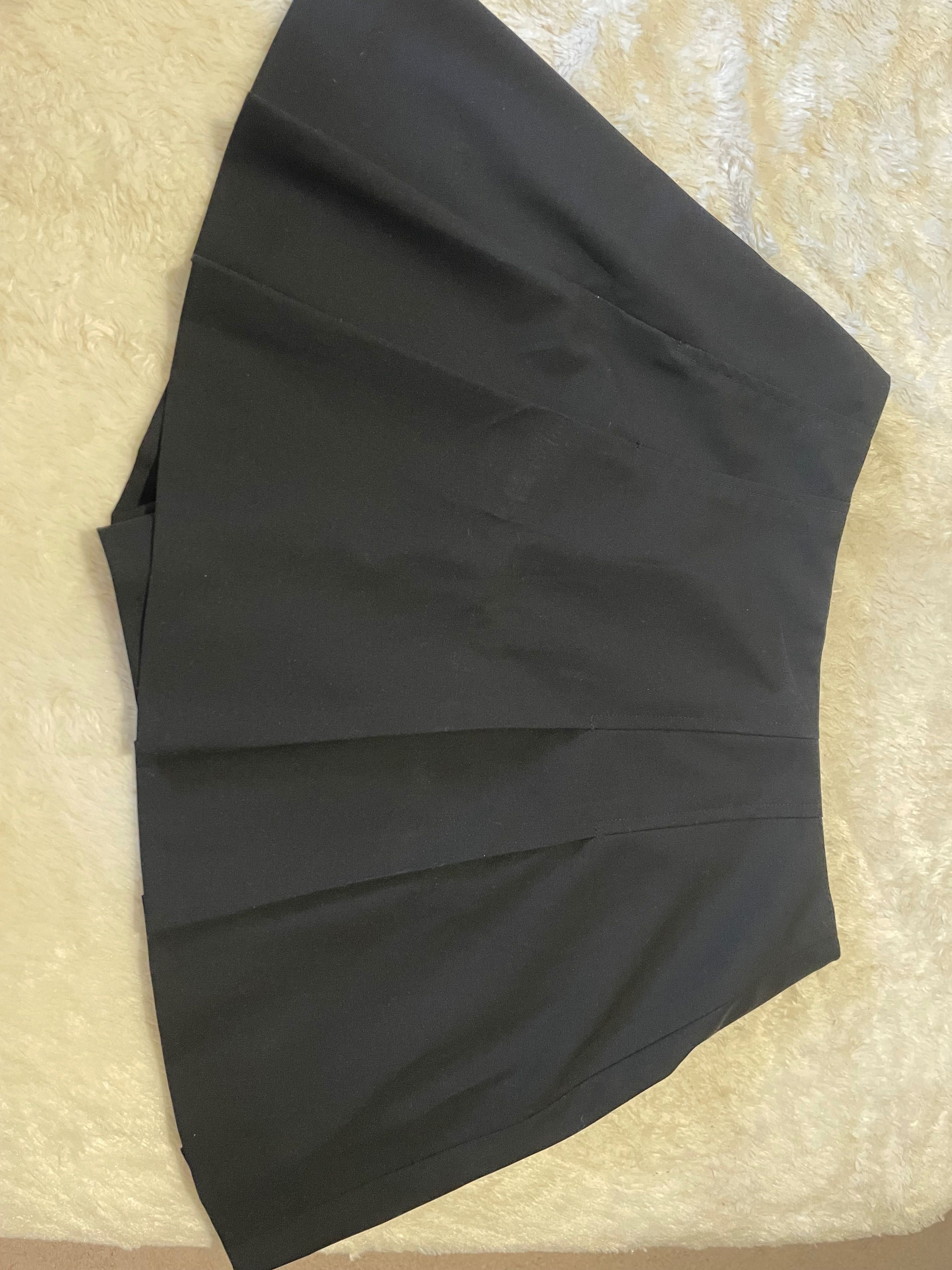 Saia-calção plissada Zara na cor preto