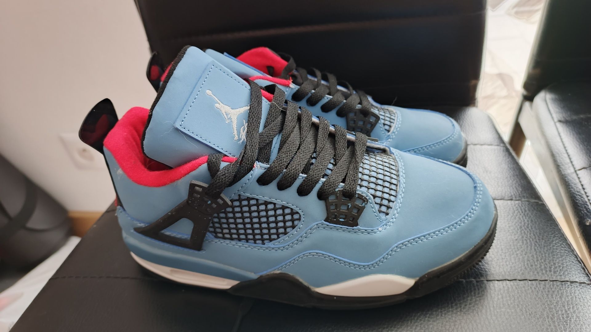 NikeJordan 4 Retro