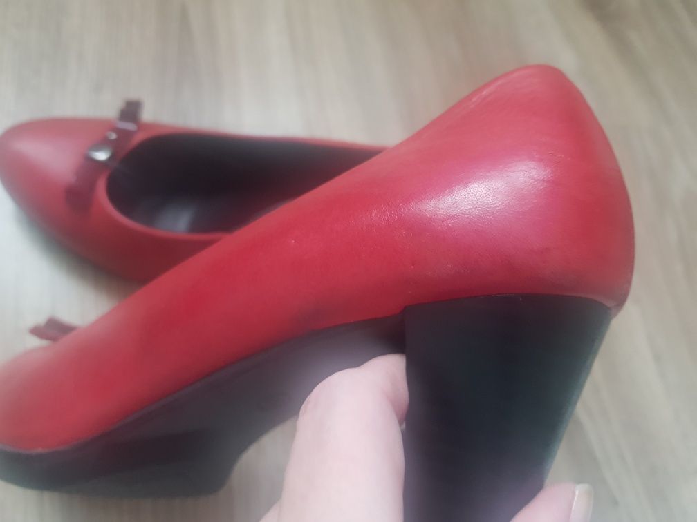 Czerwone pantofle Lasocki, rozmiar 38