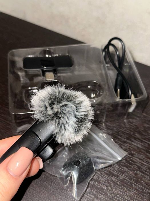 Бездротовий петличний мікрофон