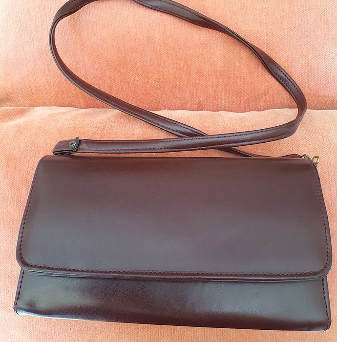 Carteira pequena Bordeuax - pode ser vir para toilette - usada uma vez