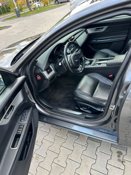 Jaguar XF R-Sport 2.0diesel 2017r automat mozliwa zamiana Bezwypadowy