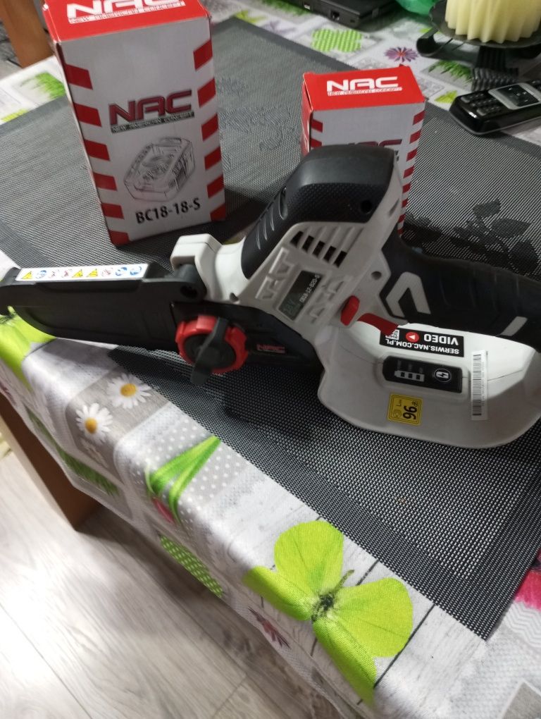 Mini pilarka łańcuchowa firmy NAC ,powystawowa