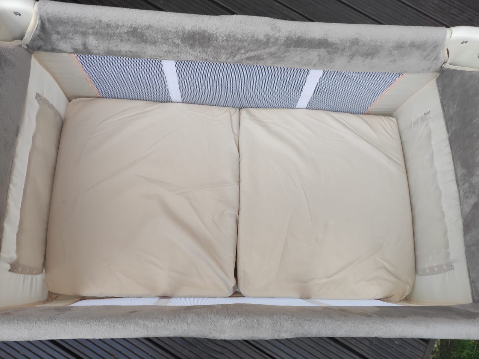 Małe łóżeczko turystyczne Hauck, dostawka i materac