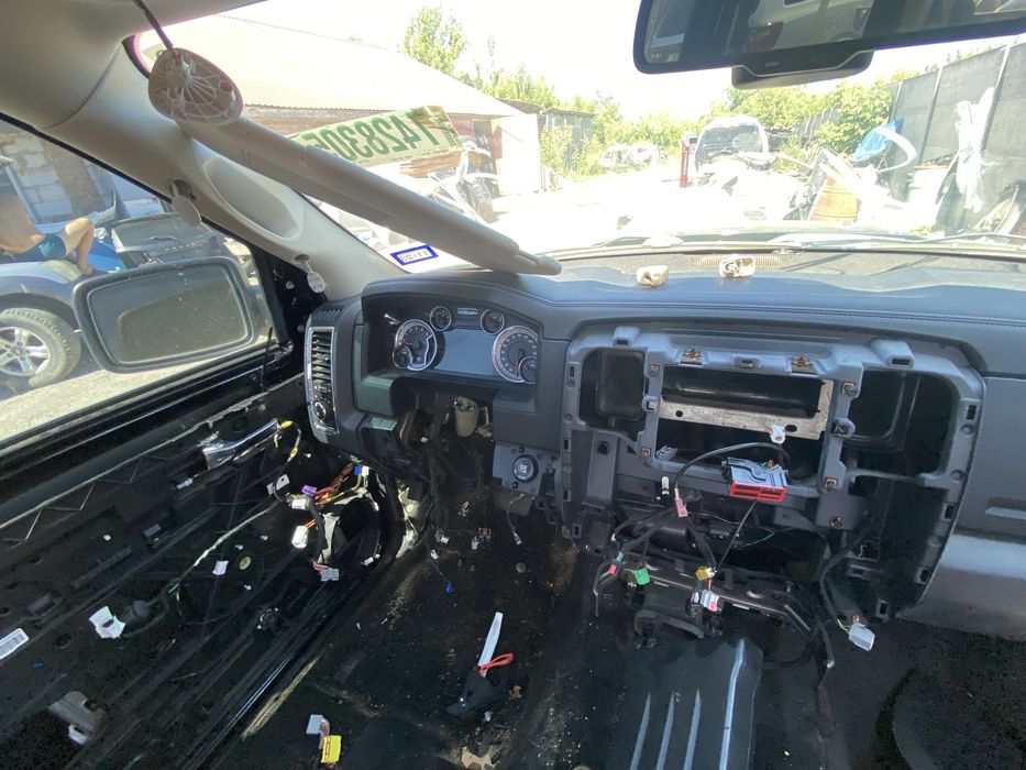 Торпедо, центральна панель, консоль, Dodge Ram 1500 classic Laramie