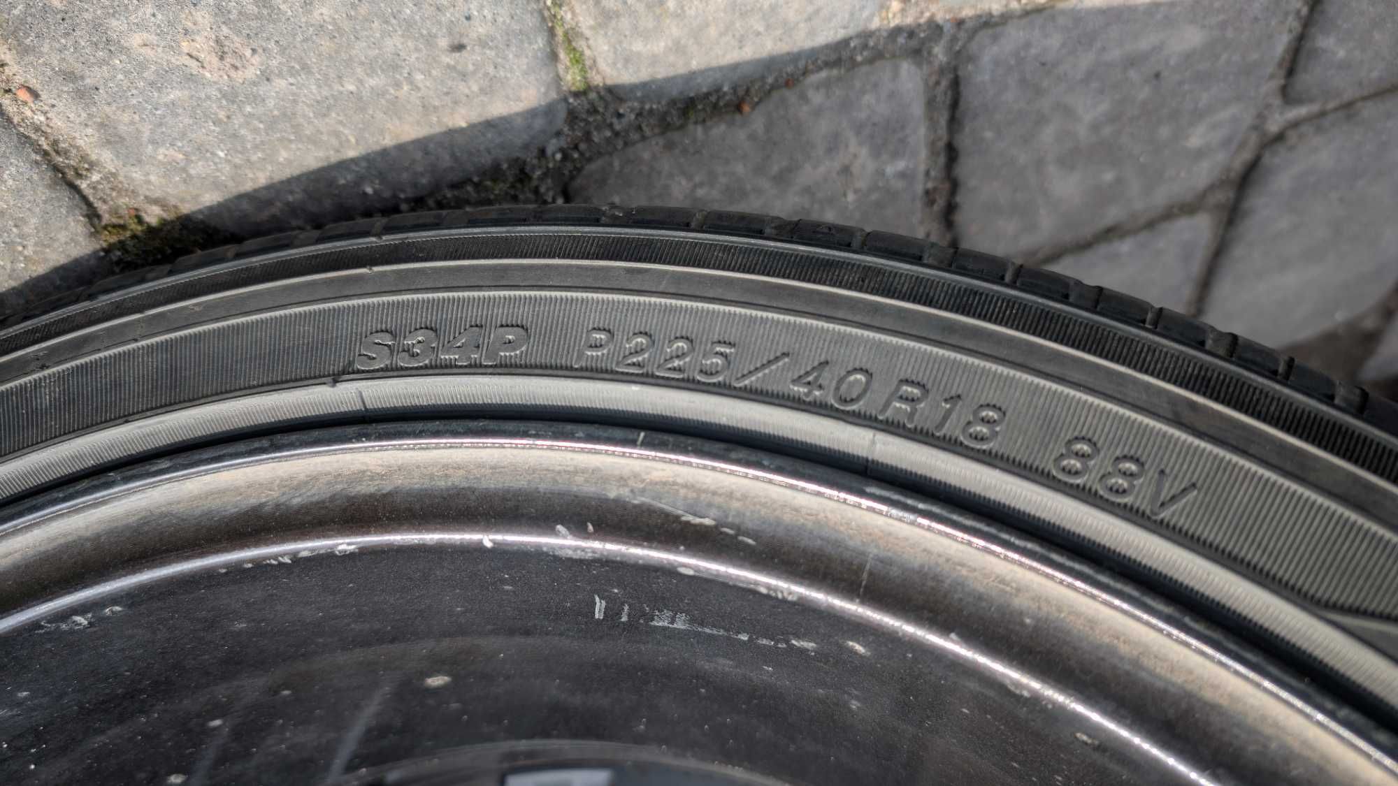 Yokohama AVID S34 R18/225/40 88V